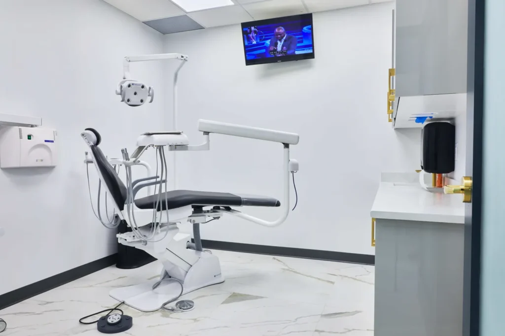Surgical room at Yonge & Front Dental used for wisdom teeth removal